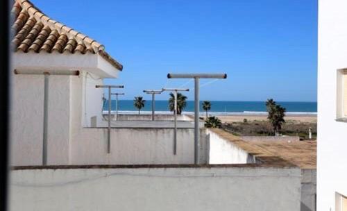 Conil A Pie De Playa Con Amplias Vistas Al Mar Conil De La Frontera Exterior foto